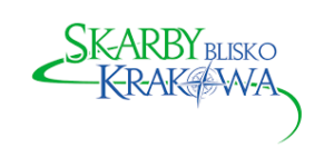 Logo Skarby Blisko Krakowa. Białe tło, napis drukowanymi literami w kolorach zielonym i granatowym.