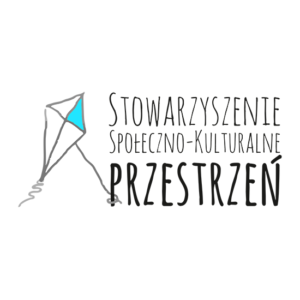 Logo: napis czarną cienką czcionką Stowarzyszenie społeczno-Kulturalne Przestrzeń. Po lewej rysunek latawca z turkusowym trójkątem.