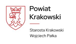 Logo starosty powiatu krakowskiego: po lewej czerwony kontur głowy orła w koronie w obrysie tarczy. Po prawej czarny napis powiat krakowski, Starosta Krakowski Wojciech Pałka