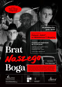 Czarno-czerwony plakat spektaklu Brat naszego Boga. Na zdjęciu mężczyzna w średnim wieku, w tle postać Chrystusa.