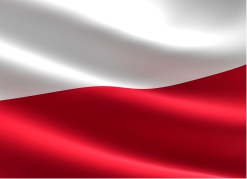Na zdjęciu fragment flagi Polski. Biało-czerwony materiał jest pomarszczony jakby powiewał na wietrze.